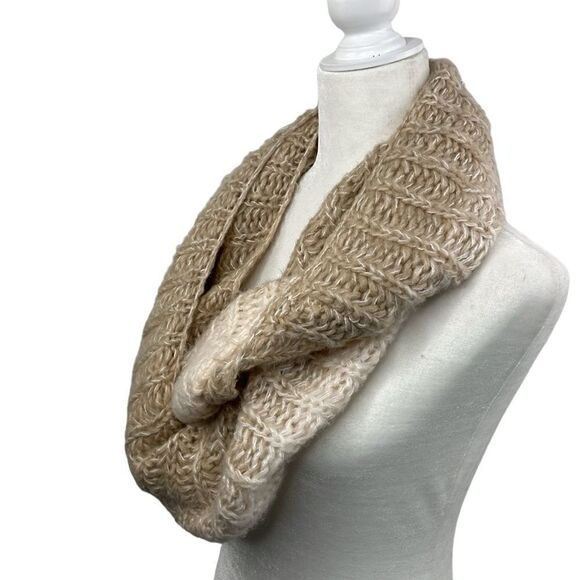 Scarf Chunky Knit Neutral colors infinity warm soft cozy - Picture 2 of 9